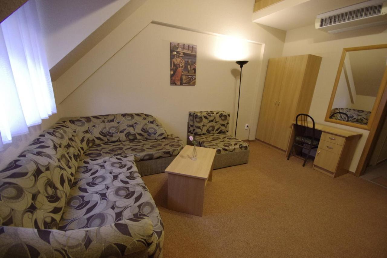 Hotel Vadaszkuert Superior Székesfehérvár Eksteriør billede