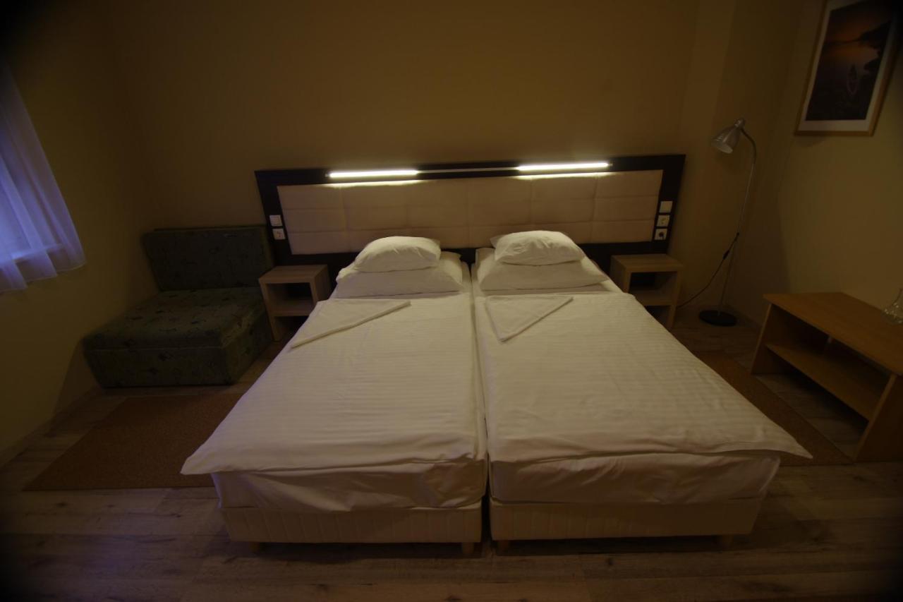 Hotel Vadaszkuert Superior Székesfehérvár Eksteriør billede