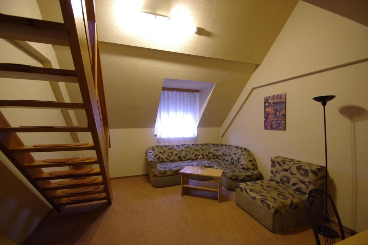 Hotel Vadaszkuert Superior Székesfehérvár Eksteriør billede