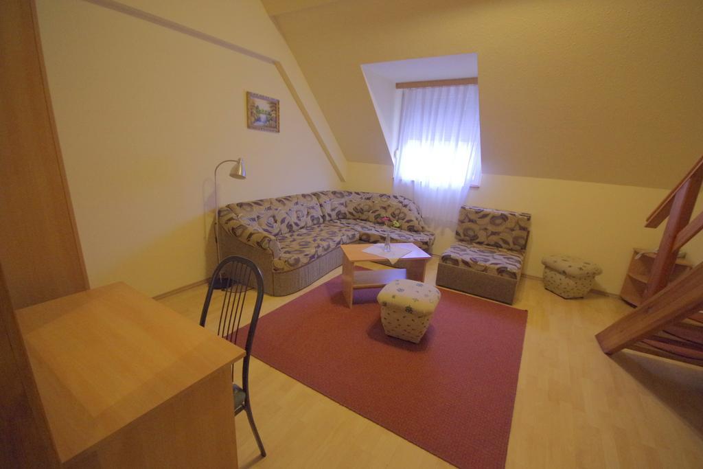 Hotel Vadaszkuert Superior Székesfehérvár Værelse billede