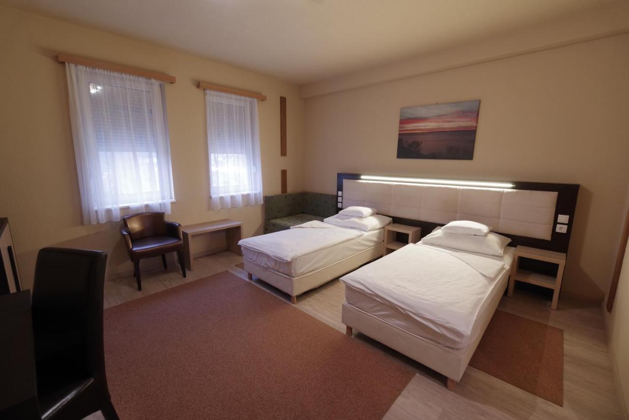 Hotel Vadaszkuert Superior Székesfehérvár Eksteriør billede