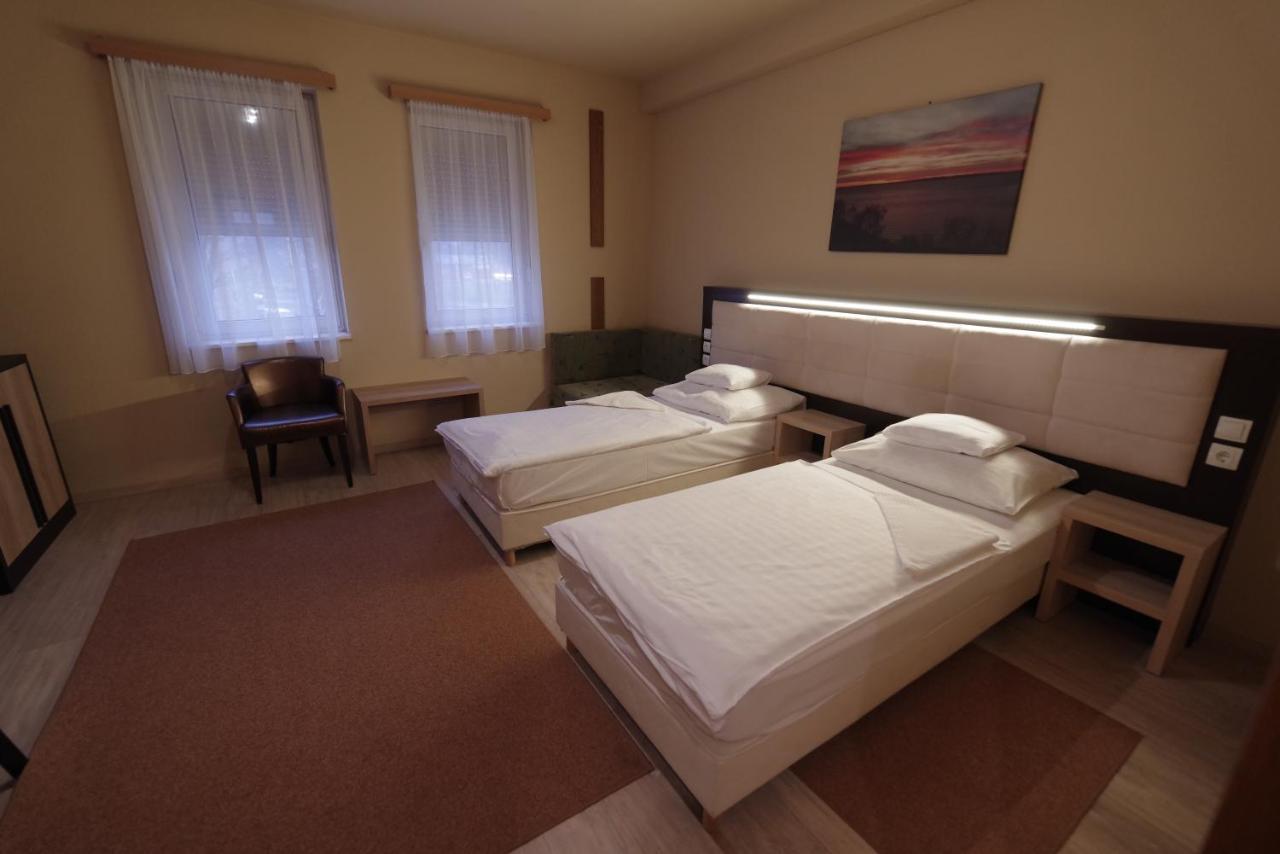 Hotel Vadaszkuert Superior Székesfehérvár Eksteriør billede